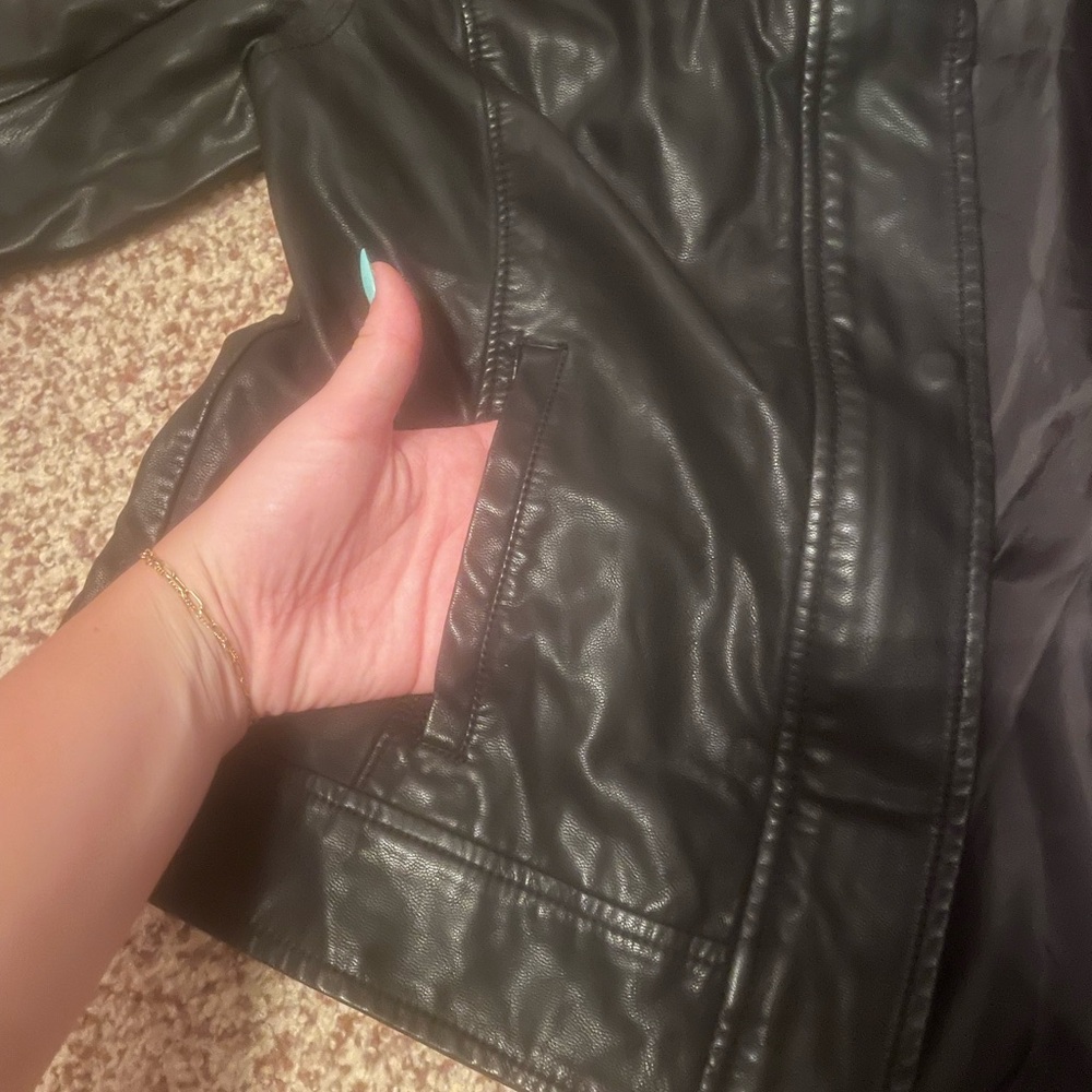 leather jacket - Picture 4 of 5